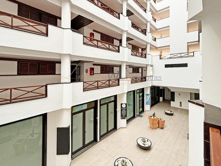 Apartment for Sale in Los Cristianos, Tenerife, España 23