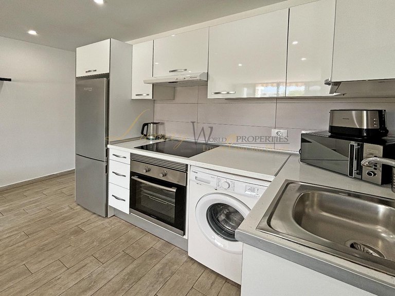 Apartment for Sale in Los Cristianos, Tenerife, España 13