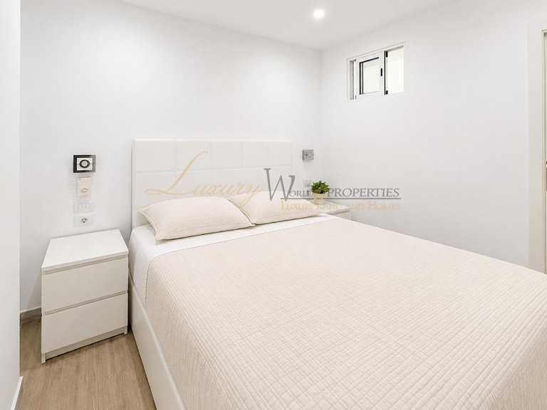 Apartment for Sale in Los Cristianos, Tenerife, España 16