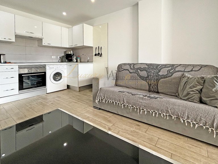 Apartment for Sale in Los Cristianos, Tenerife, España 11