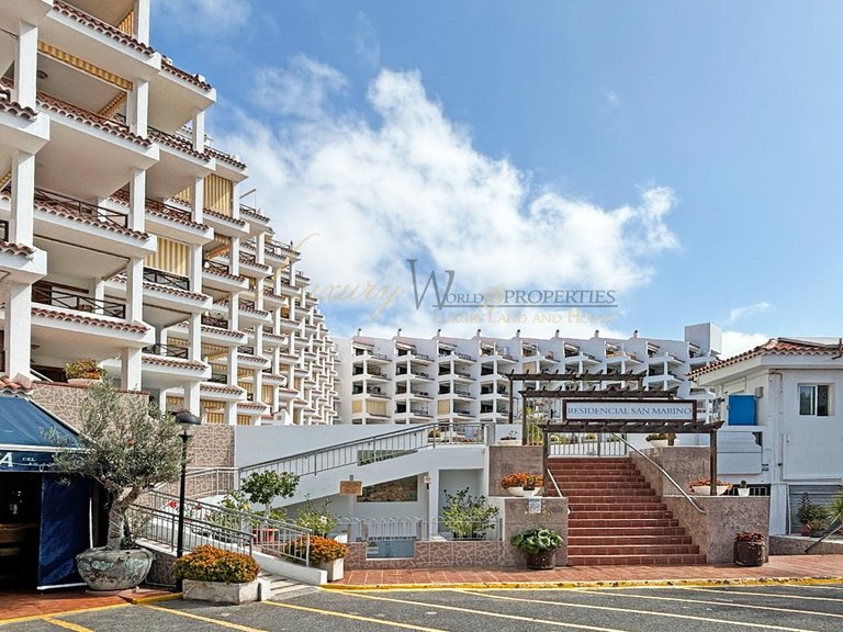 Apartment for Sale in Los Cristianos, Tenerife, España 26