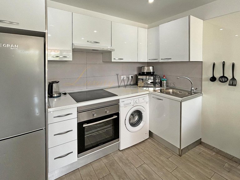 Apartment for Sale in Los Cristianos, Tenerife, España 12