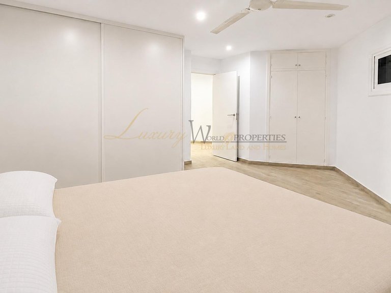 Apartment for Sale in Los Cristianos, Tenerife, España 21