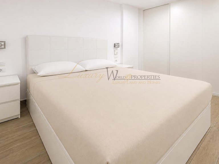 Apartment for Sale in Los Cristianos, Tenerife, España 20