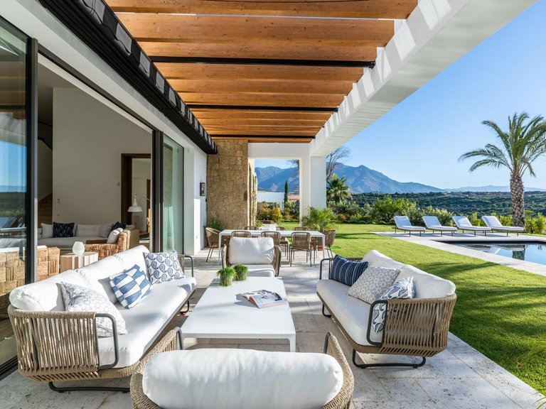Villa for Sale in Casares, Malaga 1