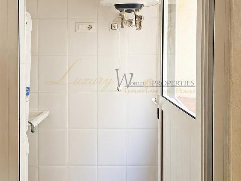 Apartment for Sale in Cabo Blanco, Tenerife, España 17
