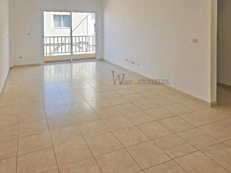 Apartment for Sale in Cabo Blanco, Tenerife, España 1