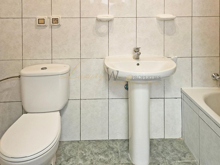 Apartment for Sale in Cabo Blanco, Tenerife, España 15