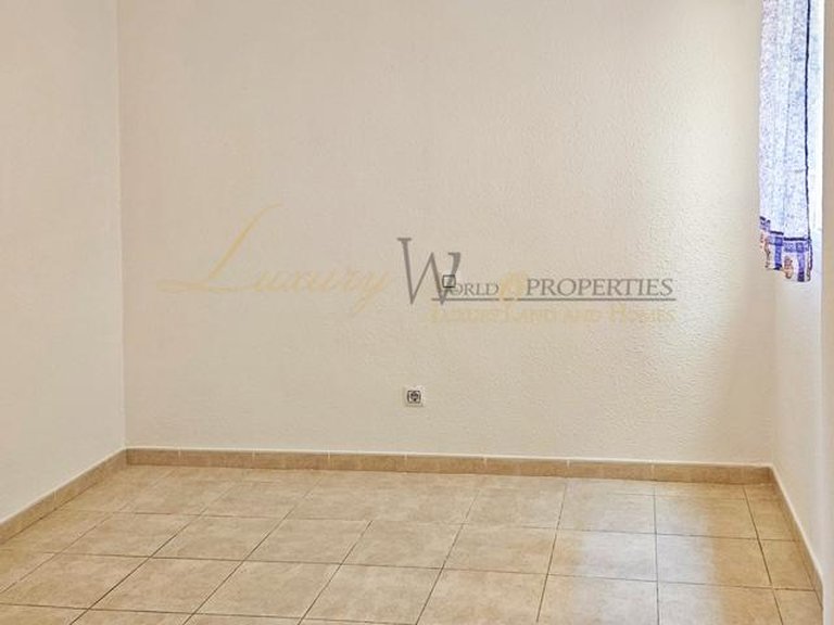 Apartment for Sale in Cabo Blanco, Tenerife, España 13