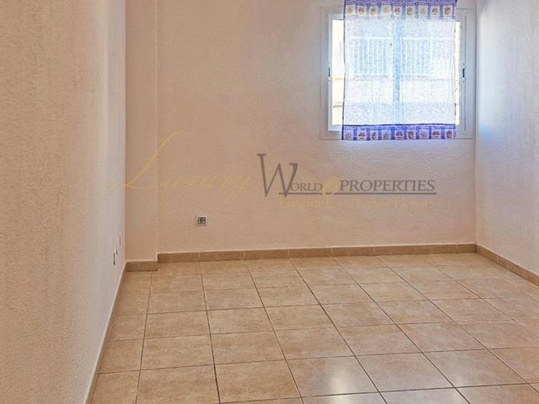 Apartment for Sale in Cabo Blanco, Tenerife, España 10