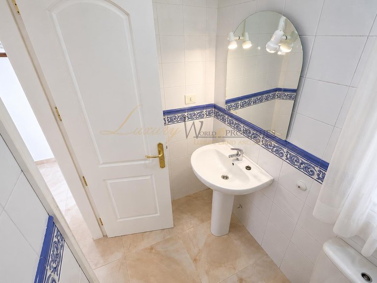 Town House for Sale in Costa Adeje, Tenerife, España 17