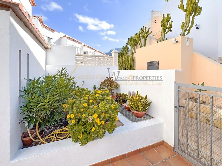 Town House for Sale in Costa Adeje, Tenerife, España 2