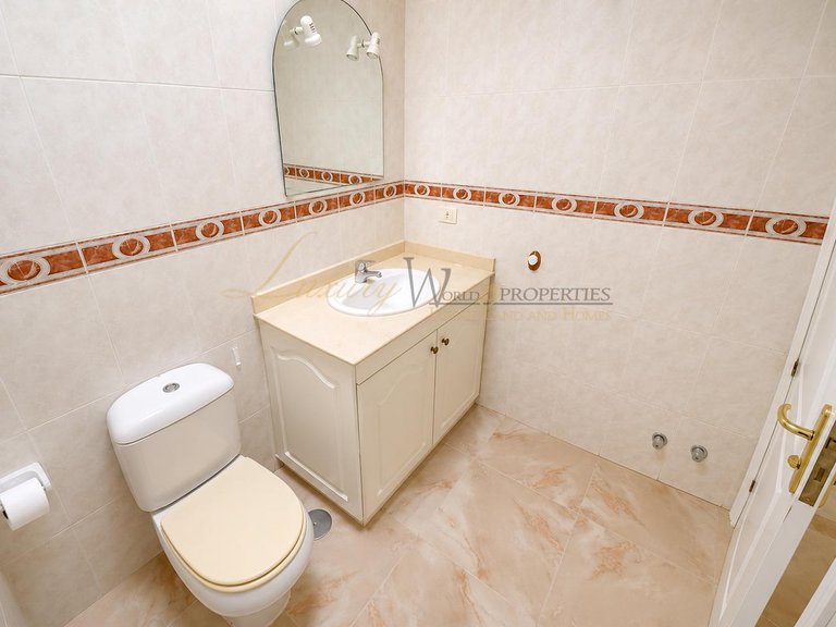 Town House for Sale in Costa Adeje, Tenerife, España 24