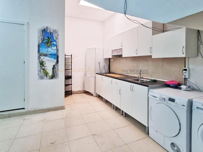 Commercial for Sale in Los Cristianos, Tenerife, España 5