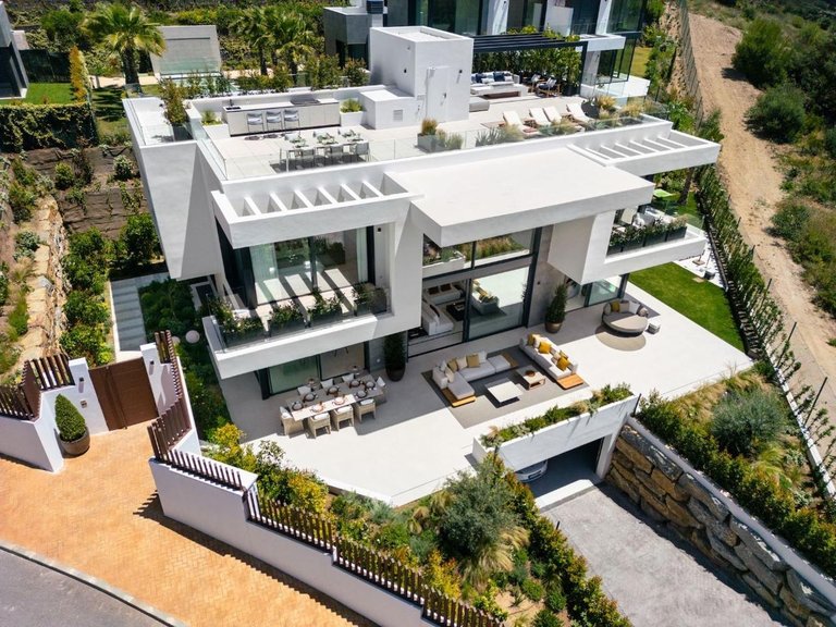 Villa for Sale in Marbella, Malaga 1