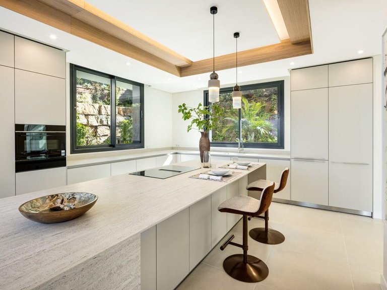 Villa for Sale in Marbella, Malaga 9
