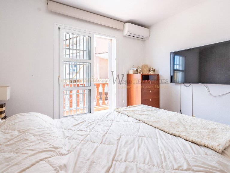 Villa for Sale in Costa Adeje, Tenerife, España 24