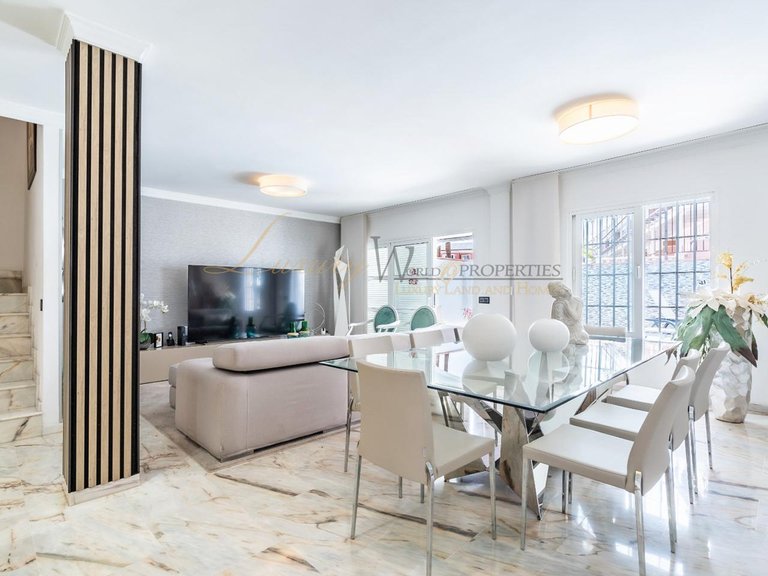 Villa for Sale in Costa Adeje, Tenerife, España 11