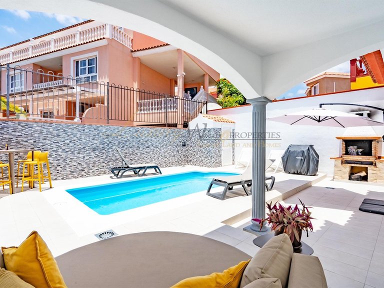 Villa for Sale in Costa Adeje, Tenerife, España 4