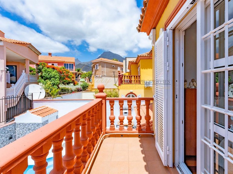 Villa for Sale in Costa Adeje, Tenerife, España 37