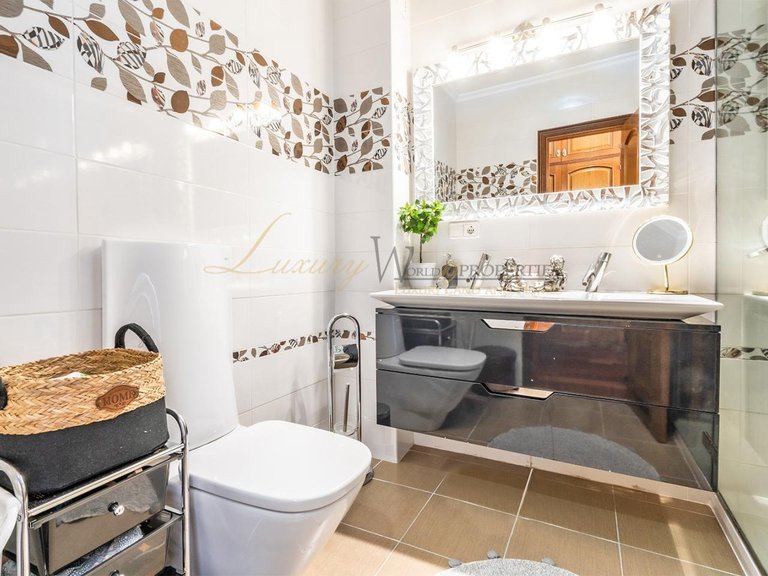 Villa for Sale in Costa Adeje, Tenerife, España 28