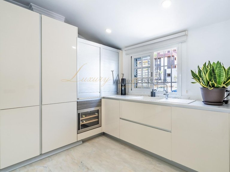 Villa for Sale in Costa Adeje, Tenerife, España 15