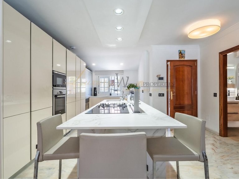 Villa for Sale in Costa Adeje, Tenerife, España 13