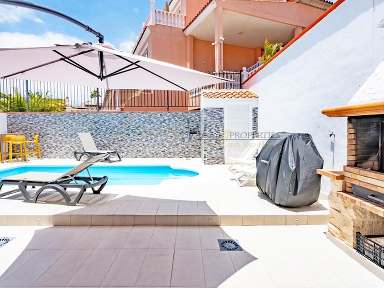 Villa for Sale in Costa Adeje, Tenerife, España 3