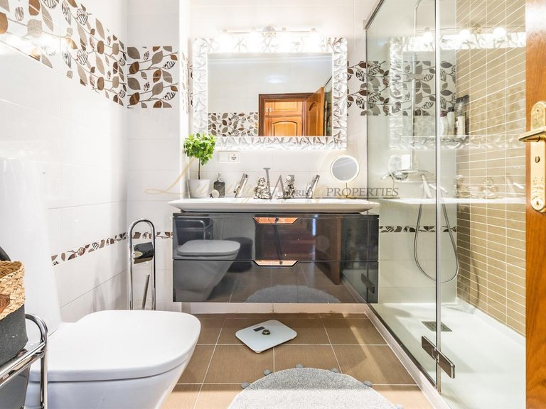 Villa for Sale in Costa Adeje, Tenerife, España 29
