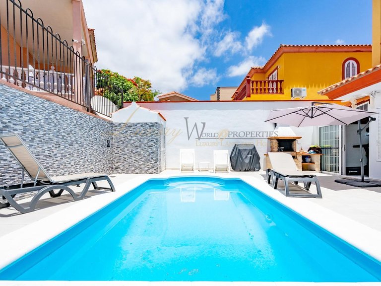Villa for Sale in Costa Adeje, Tenerife, España 2