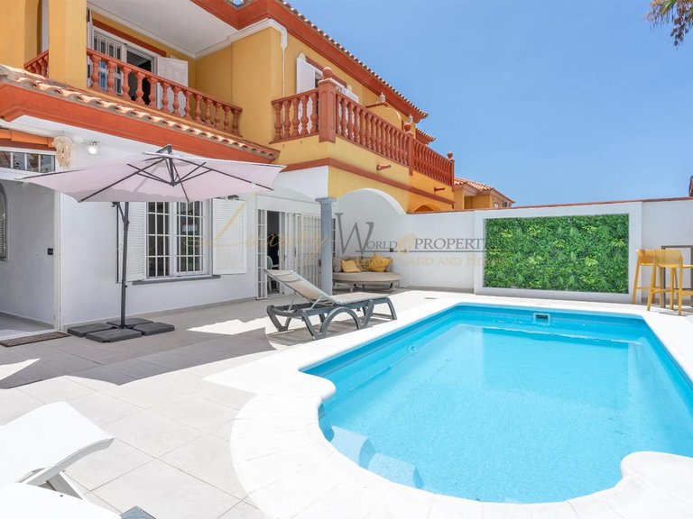 Villa for Sale in Costa Adeje, Tenerife, España 1
