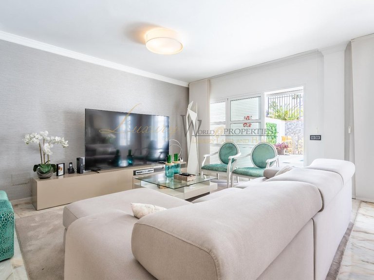 Villa for Sale in Costa Adeje, Tenerife, España 9