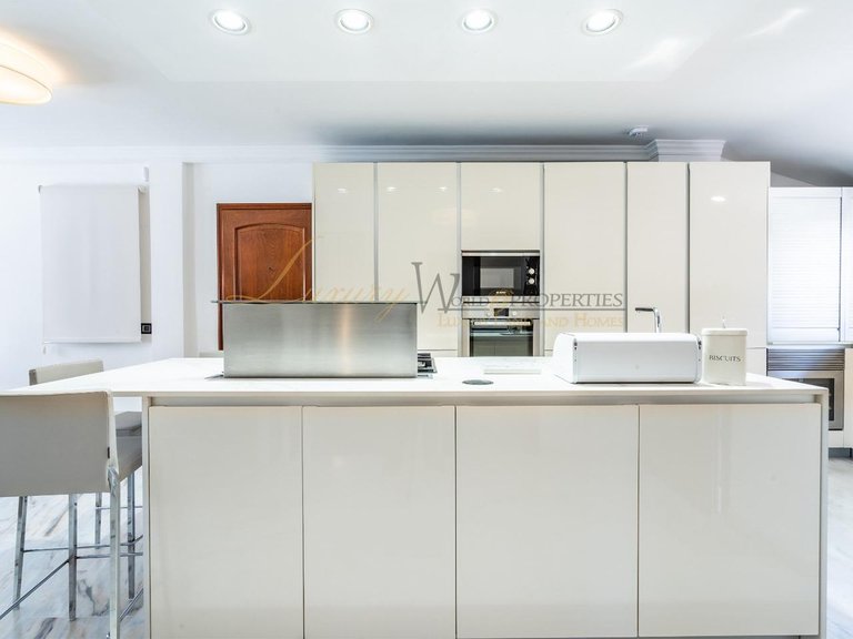 Villa for Sale in Costa Adeje, Tenerife, España 14