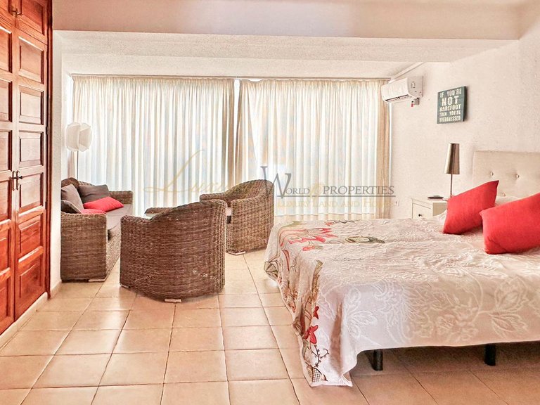 Villa for Sale in Playa De Las Americas, Tenerife, España 11