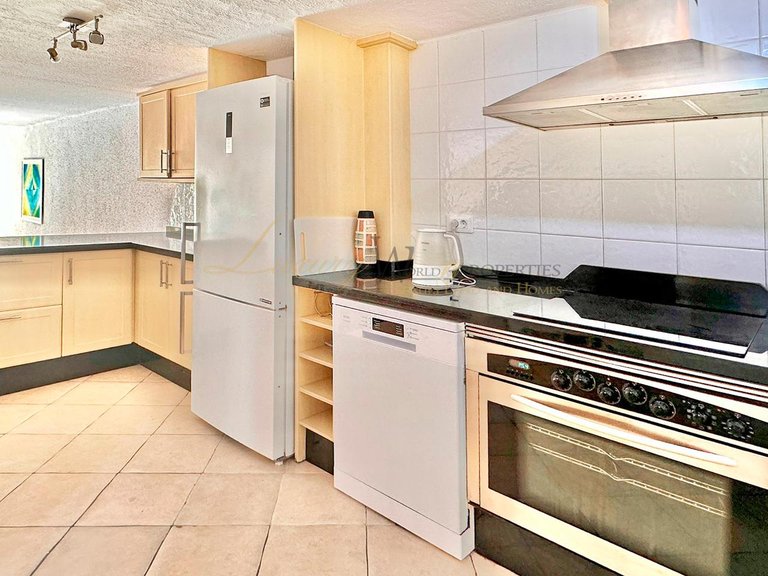 Villa for Sale in Playa De Las Americas, Tenerife, España 10