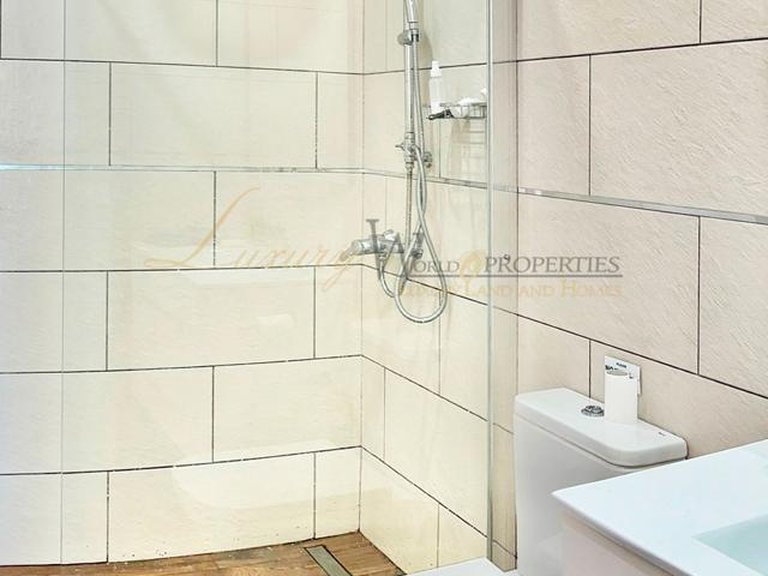 Villa for Sale in Playa De Las Americas, Tenerife, España 16