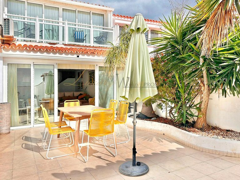 Villa for Sale in Playa De Las Americas, Tenerife, España 1