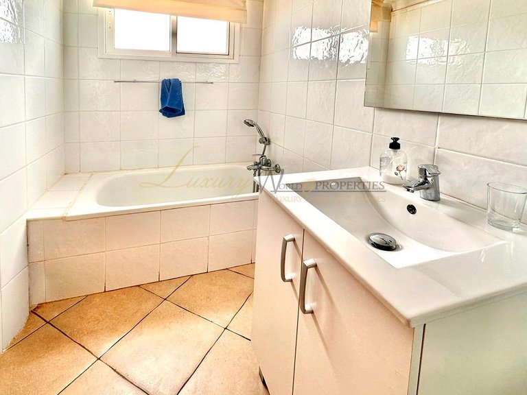 Villa for Sale in Playa De Las Americas, Tenerife, España 17