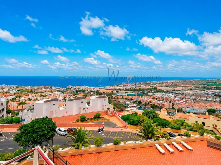 Apartment for Sale in Costa Adeje, Tenerife, España 1