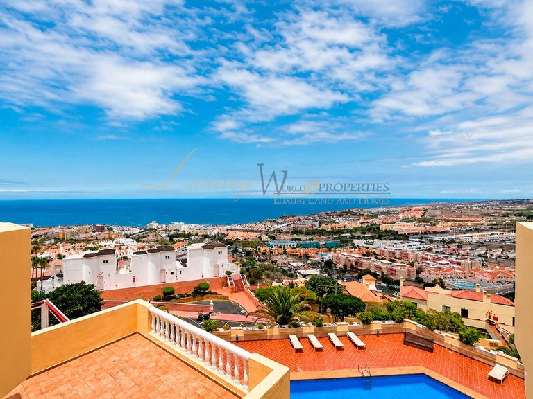Apartment for Sale in Costa Adeje, Tenerife, España 2