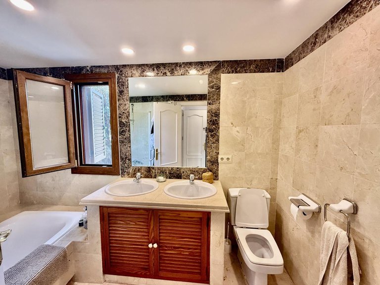 Villa for Sale in San Roque, Cadiz 31