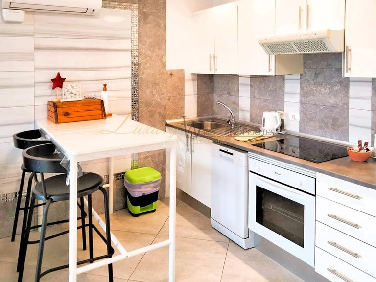 Apartment for Sale in Los Cristianos, Tenerife, España 4