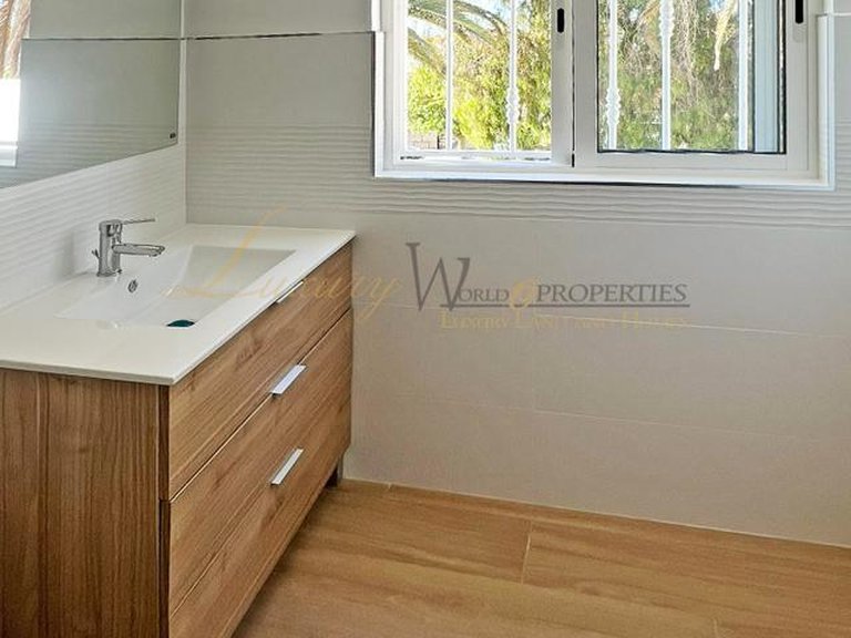 Apartment for Sale in Costa Del Silencio, Tenerife, España 13
