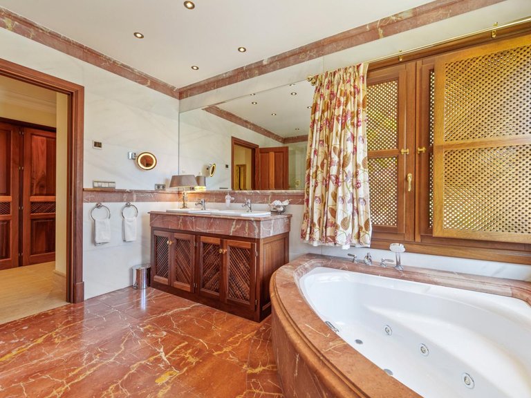 Villa for Sale in Marbella, Malaga 12