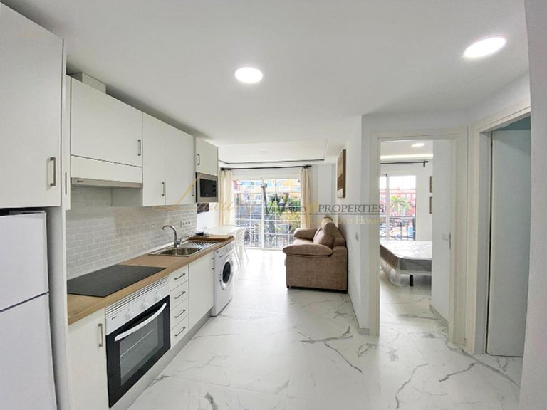 Apartment for Sale in Los Cristianos, Tenerife, España 3