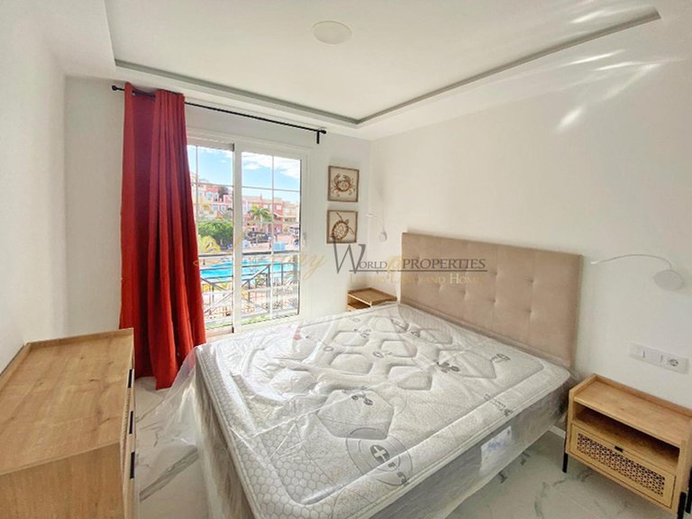 Apartment for Sale in Los Cristianos, Tenerife, España 6