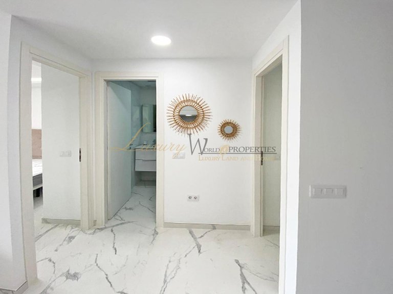 Apartment for Sale in Los Cristianos, Tenerife, España 5