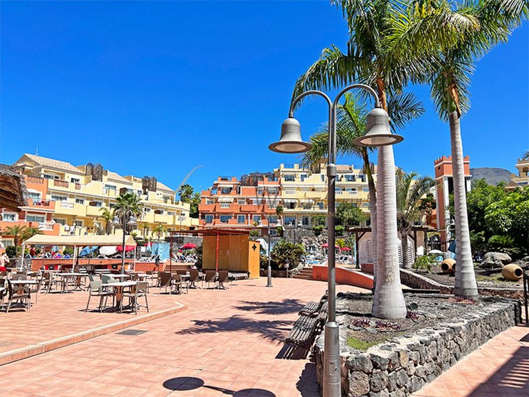 Apartment for Sale in Los Cristianos, Tenerife, España 1