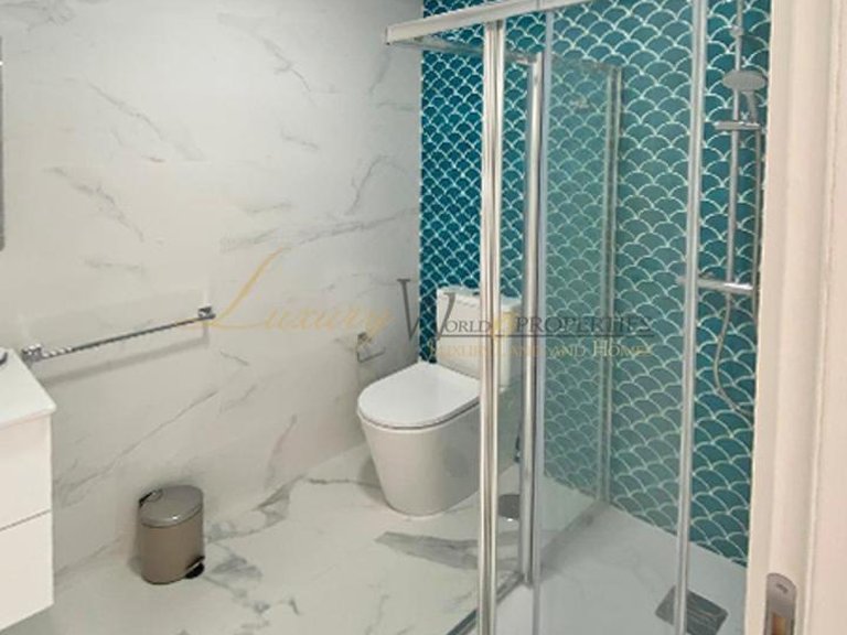 Apartment for Sale in Los Cristianos, Tenerife, España 10