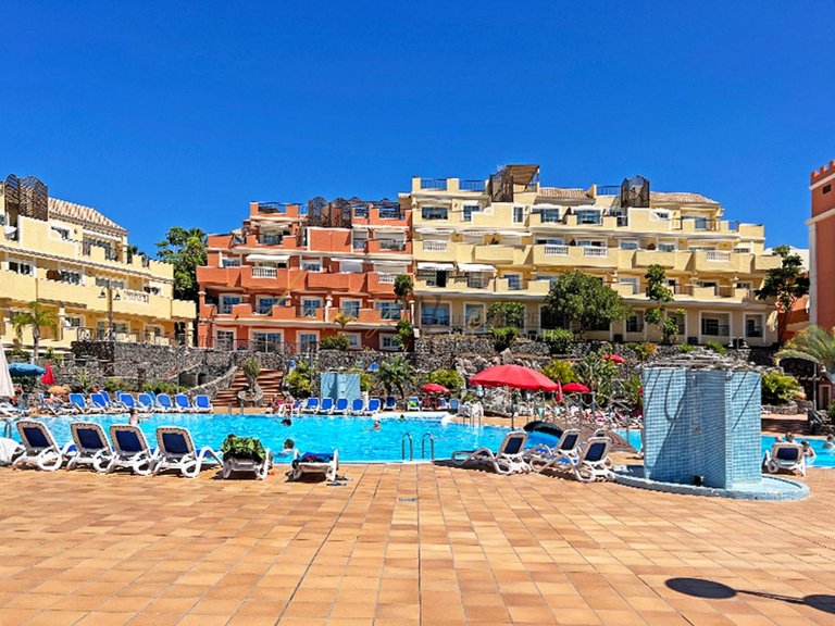 Apartment for Sale in Los Cristianos, Tenerife, España 11